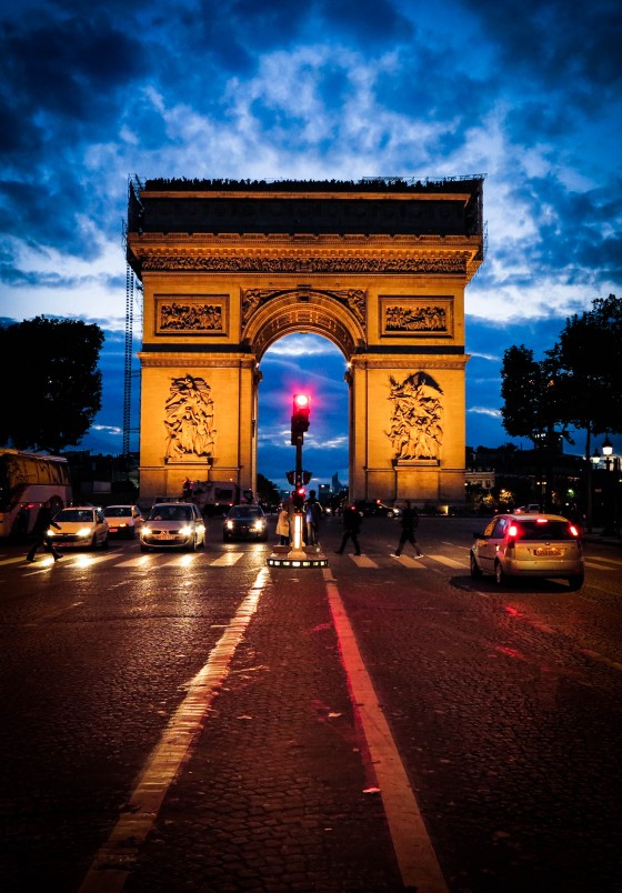 Arc de Triomphe at dusk