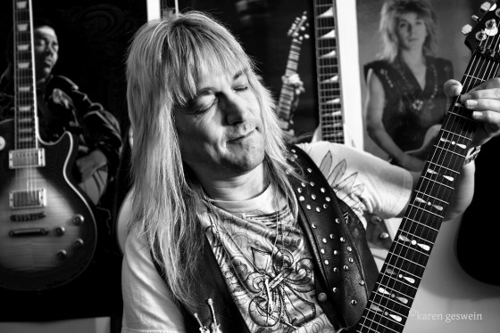 Guitar player - Karen Geswein