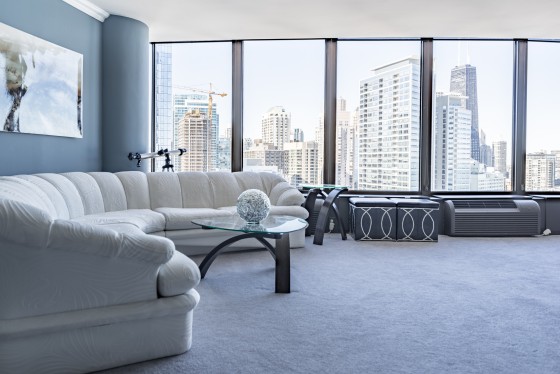 Lake Point Tower Apartment – City View