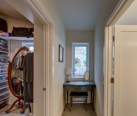 Hallway/Mirror Closet View