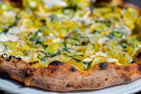 Pizza, pizza in Mplewood.
