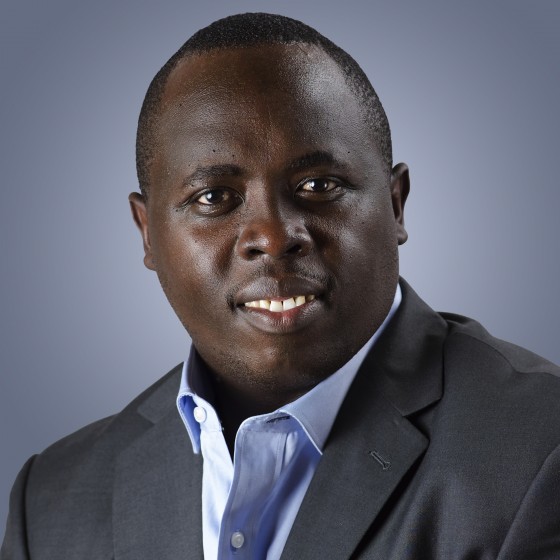 Look gerat on LinkedIn with a perfect square headshot.