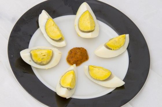 Boiled eggs with chutney