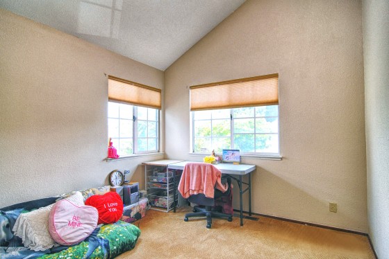 Corner Bedroom
Upstairs